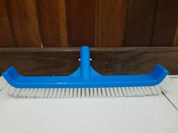 Escova de Nylon Curva Especial para Limpeza de Piscina