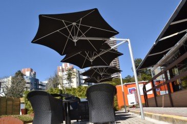 Ombrelone Duoflex Sextavado Com Dois Braços Articulados e Base Redonda