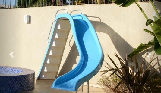 Escorregador Curvo em Fibra para Piscinas