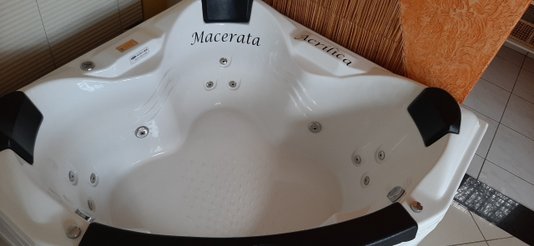 Banheira de Canto Macerata em Acrílico