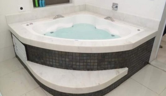 Banheira de Canto Véu de Noiva Padrão em Gel Coat