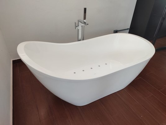 Banheira Oval de Imersão Hibisco Freestanding em Gel Coat