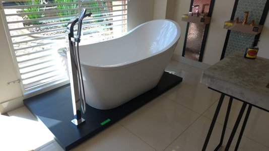 Banheira Oval de Imersão Hibisco Freestanding em Gel Coat