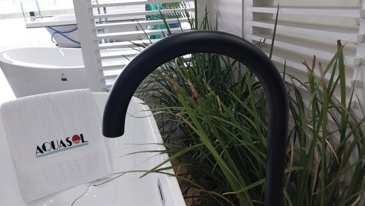 Bica de Piso para Banheira imersão Loop