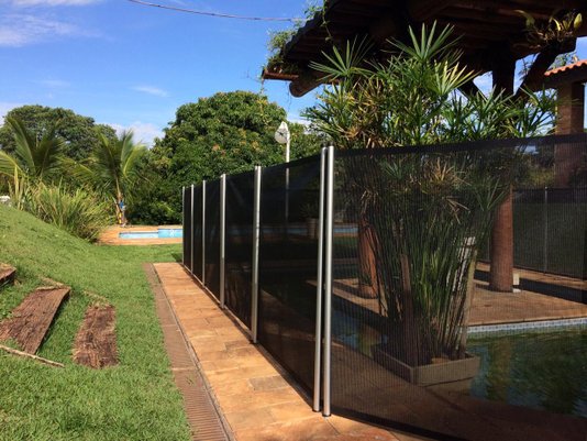 Cerca de Proteção para Piscinas Metro Linear