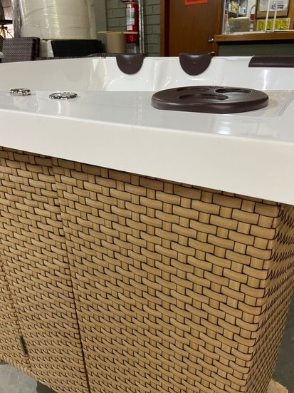 Deck Vertical Em Junco Sintético Com Escada de Acesso Para SPAS Àgua Nativa