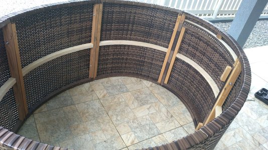 Deck Vertical Em Junco Sintético Com Escada de Acesso Para SPAS Àgua Nativa