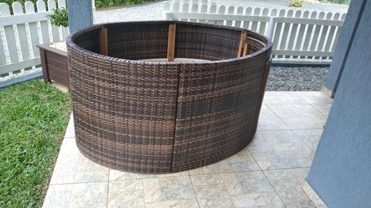 Deck Vertical Em Junco Sintético Com Escada de Acesso Para SPAS Àgua Nativa