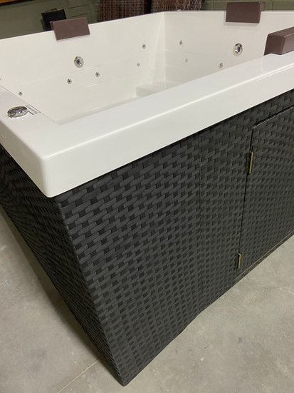 Deck Vertical Em Junco Sintético Com Escada de Acesso Para SPAS Àgua Nativa