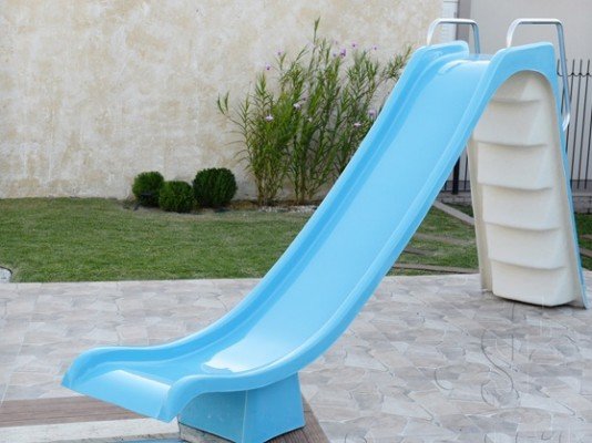 Escorregador Reto em Fibra para Piscinas