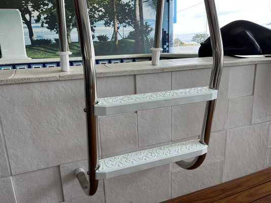 Escada Aço Inox com 2 Degraus ABS Anatômico para Piscinas