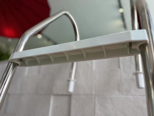 Escada Aço Inox com 2 Degraus ABS Anatômico para Piscinas