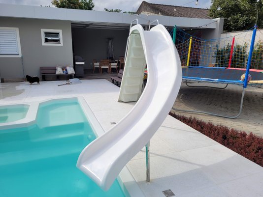 Escorregador Curvo em Fibra para Piscinas