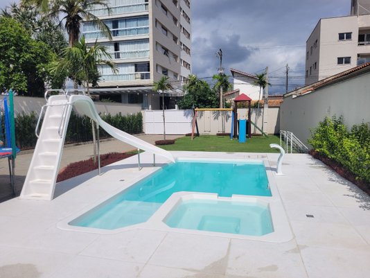 Escorregador Curvo em Fibra para Piscinas
