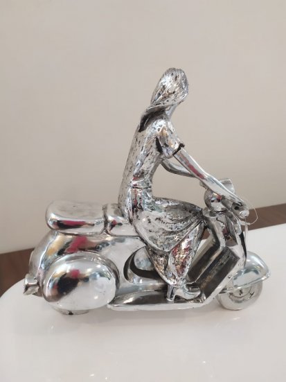 Escultura Motociclista Feminino