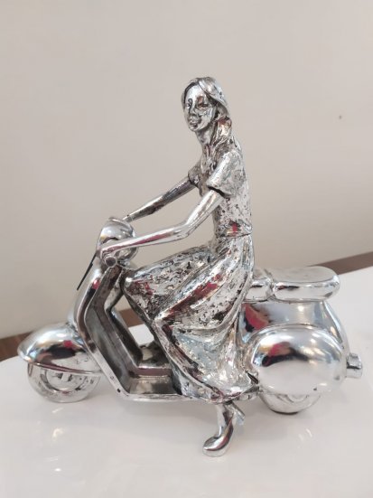 Escultura Motociclista Feminino