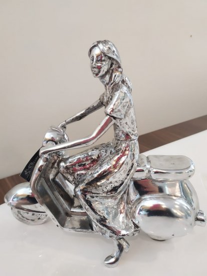 Escultura Motociclista Feminino