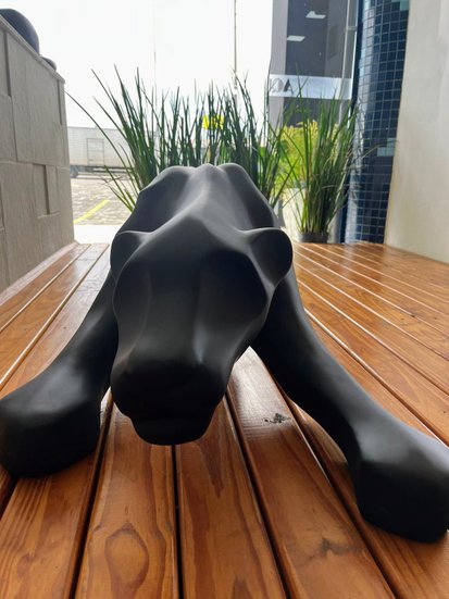 Escultura Pantera Ataque Preto fosco