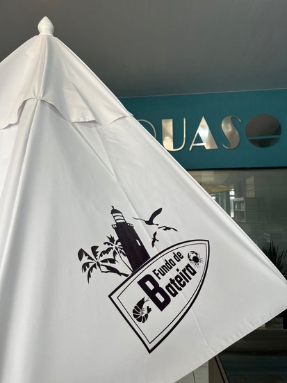 Guarda-sol Tipo Italiano Ombrelone Redondo Linha Clássica Em Madeira e Bagum Personalizado 2,40 M