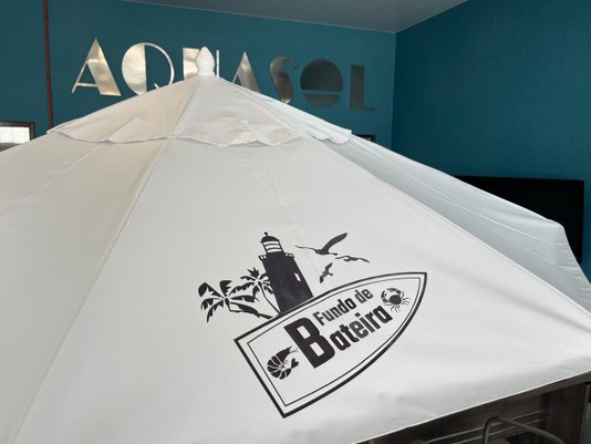 Guarda-sol Tipo Italiano Ombrelone Redondo Linha Clássica Em Madeira e Bagum Personalizado 2,40 M