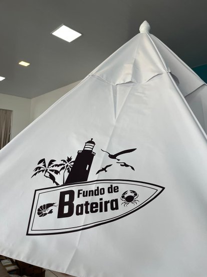Guarda-sol Tipo Italiano Ombrelone Redondo Linha Clássica Em Madeira e Bagum Personalizado 2,40 M