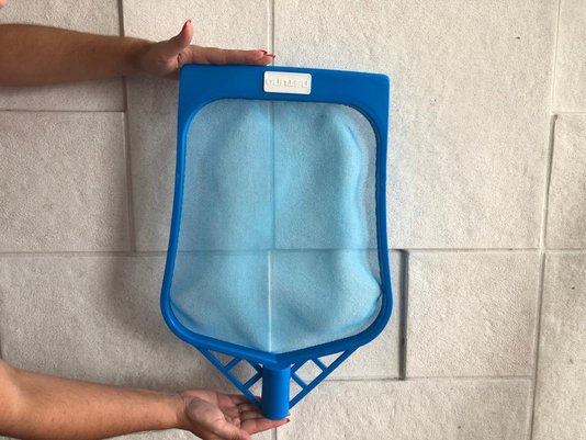 Peneira Plástica Cata Folhas para Limpeza de Piscinas