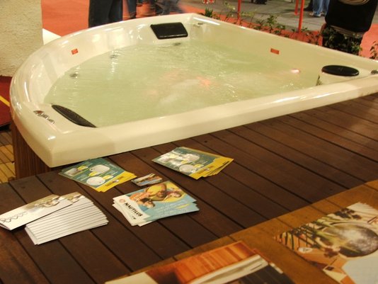 Spa de Canto Amazonas Slim Plus em Acrílico