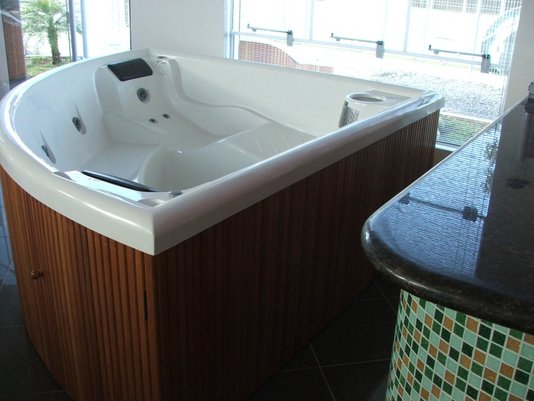 Spa de Canto Amazonas Slim Plus em Acrílico