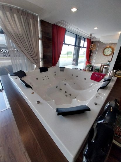 Spa Quadrado Amarílis Luxo em Gel Coat