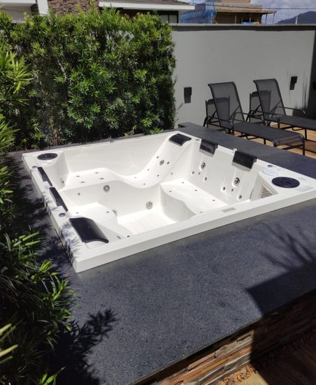 Spa Quadrado Atlantis Slim Plus em Gel Coat