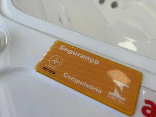 Spa Quadrado Cádiz Linha GLOW em Gel Coat c/ Capa e Gerador de Ozônio
