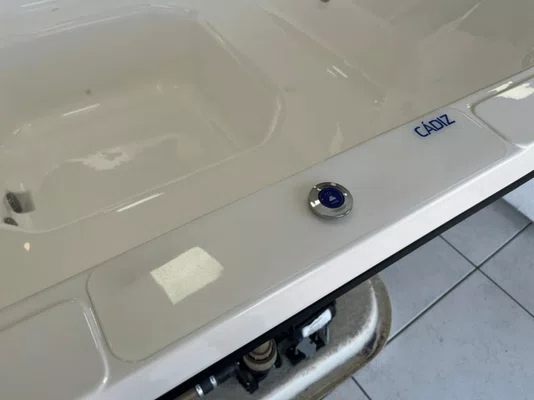 Spa Quadrado Cádiz Linha GLOW em Gel Coat c/ Capa e Gerador de Ozônio