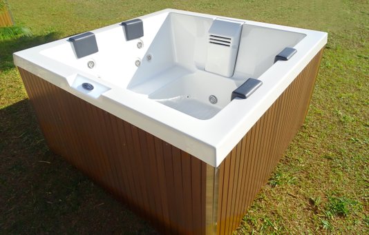 SPA Quadrado J170 Jacuzzi em Àcrílico Com Fechamento e Cobertura Térmica