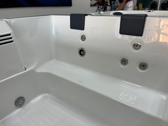 Spa Quadrado J170 Jacuzzi em Acrílico Com Cobertura Térmica