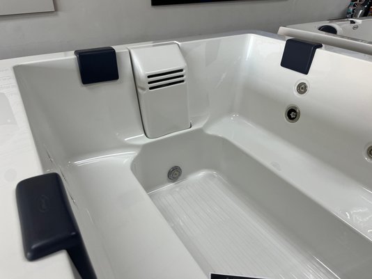 Spa Quadrado J170 Jacuzzi em Acrílico Com Cobertura Térmica