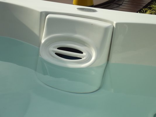 Spa Quadrado J185 Jacuzzi em Acrílico com Fechamento e Cobertura Térmica