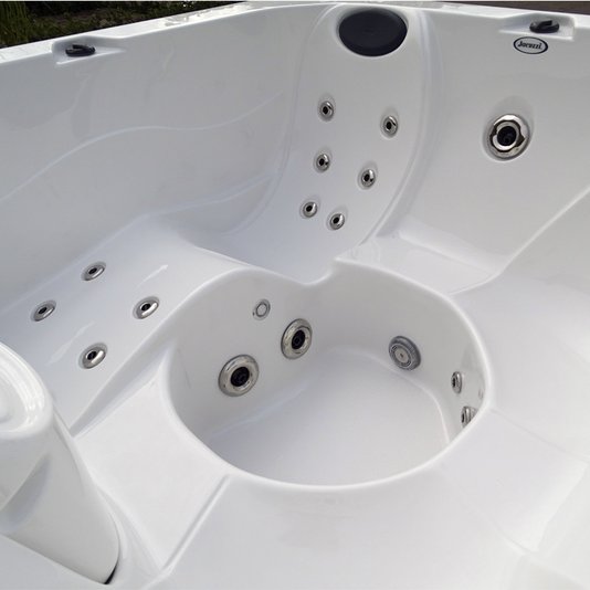 Spa Quadrado J195 L Jacuzzi em Acrílico Com Cobertura Térmica