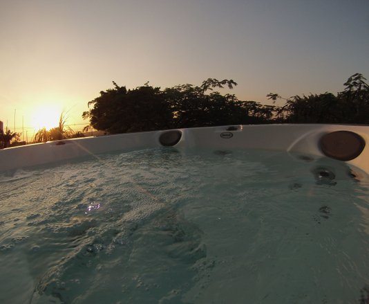 Spa Quadrado J195 L Jacuzzi em Acrílico com Fechamento e Cobertura Térmica