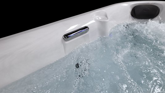Spa Quadrado J275 Jacuzzi em Acrílico com Fechamento e Cobertura Térmica