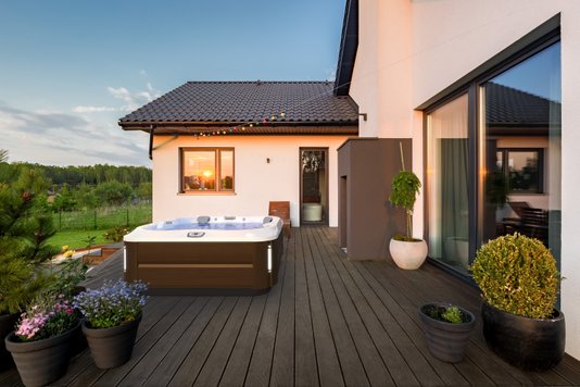 Spa Quadrado J355 Jacuzzi em Acrílico Com Fechamento e Cobertura Térmica