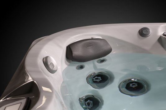 Spa Quadrado J475 Jacuzzi em Acrílico Com Fechamento e Cobertura Térmica