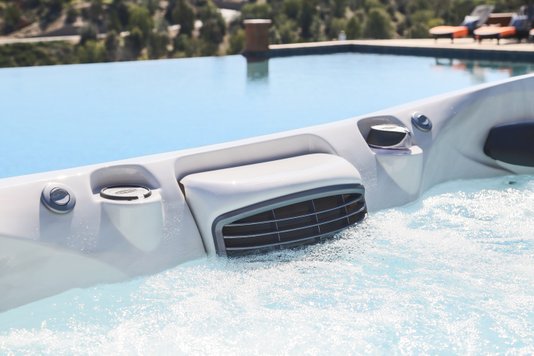 Spa Quadrado J475 Jacuzzi em Acrílico Com Fechamento e Cobertura Térmica