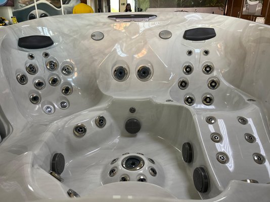 Spa Quadrado J475 Jacuzzi em Acrílico Com Fechamento e Cobertura Térmica