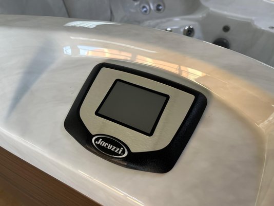 Spa Quadrado J475 Jacuzzi em Acrílico Com Fechamento e Cobertura Térmica