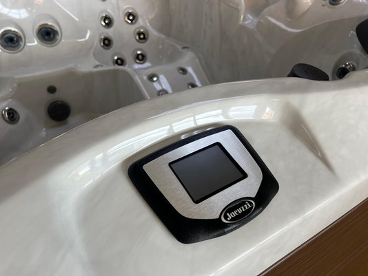 Spa Quadrado J475 Jacuzzi em Acrílico Com Fechamento e Cobertura Térmica