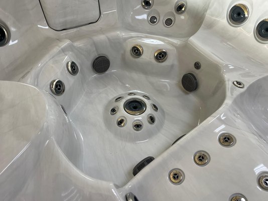 Spa Quadrado J475 Jacuzzi em Acrílico Com Fechamento e Cobertura Térmica