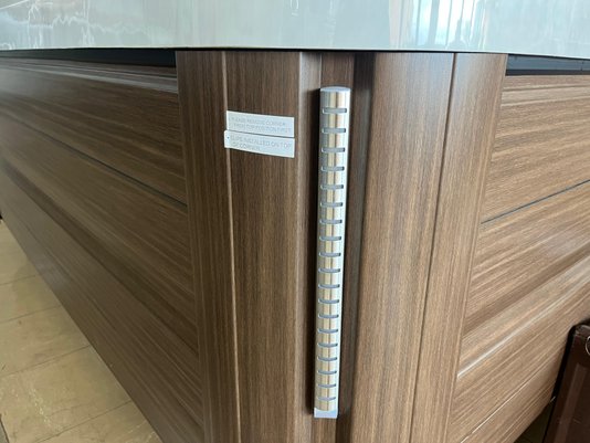 Spa Quadrado J475 Jacuzzi em Acrílico Com Fechamento e Cobertura Térmica