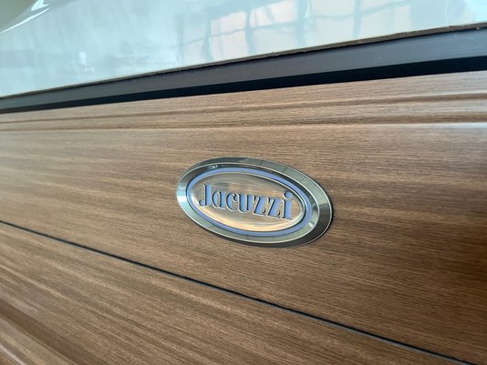 Spa Quadrado J475 Jacuzzi em Acrílico Com Fechamento e Cobertura Térmica