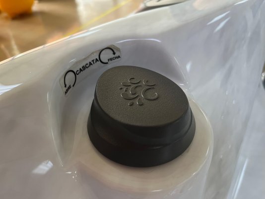 Spa Quadrado J475 Jacuzzi em Acrílico Com Fechamento e Cobertura Térmica