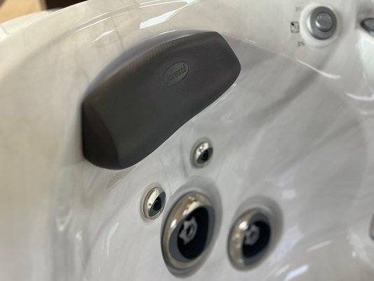 Spa Quadrado J475 Jacuzzi em Acrílico Com Fechamento e Cobertura Térmica